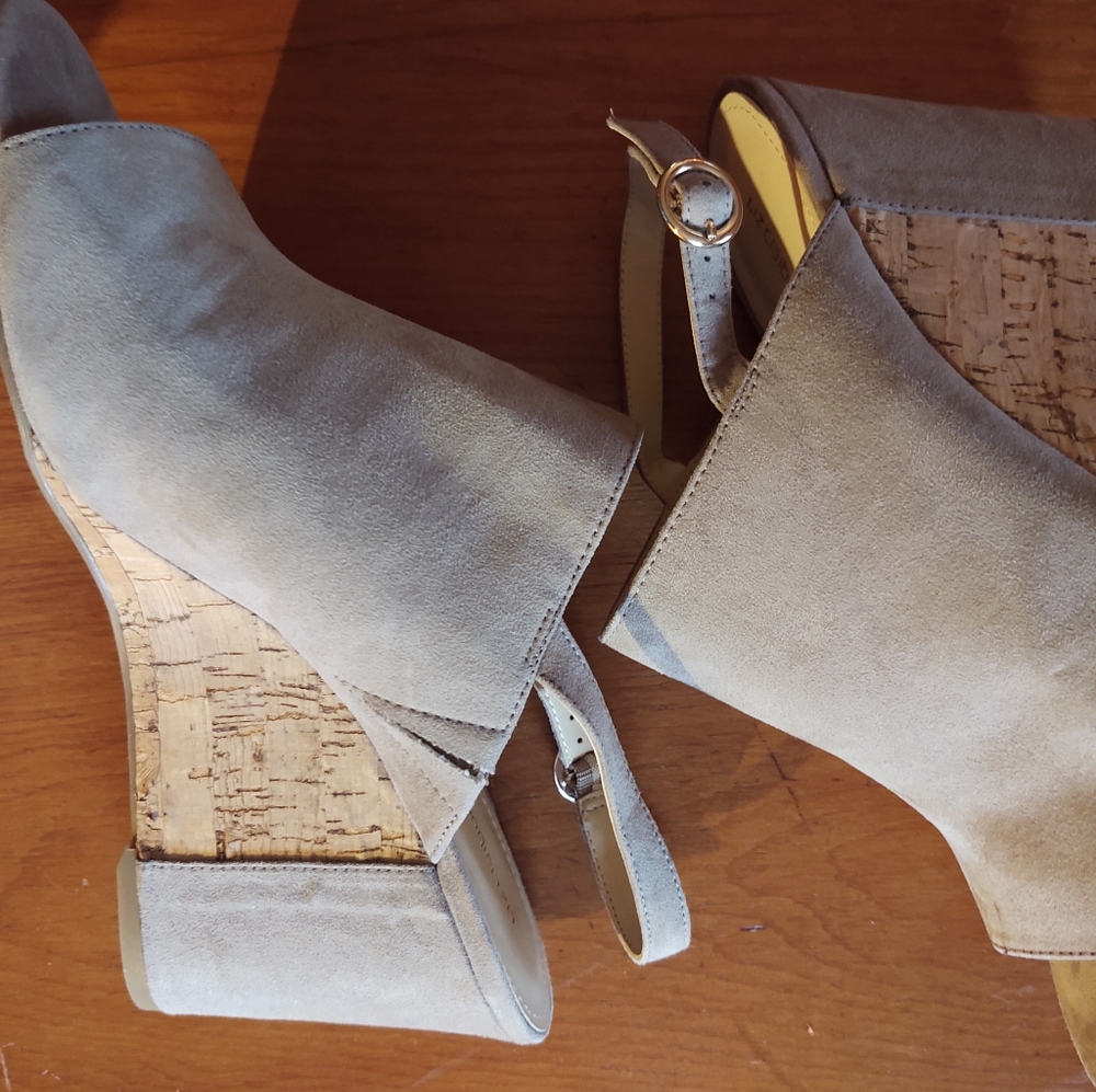 Liz Claiborne wedge - size 10